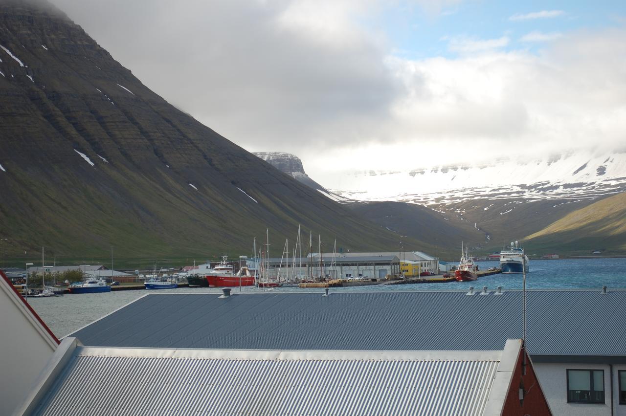 Managisting Guesthouse Ísafjörður Exteriör bild