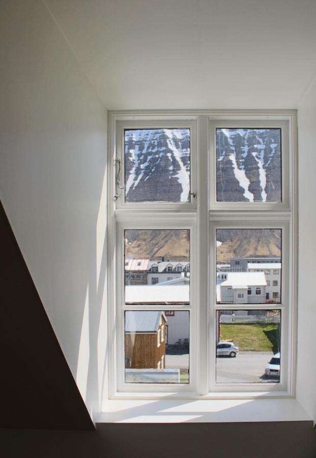 Managisting Guesthouse Ísafjörður Exteriör bild